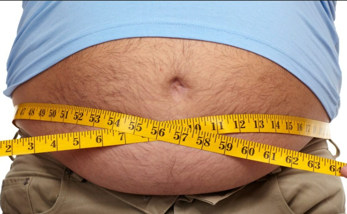 measuring fat tummy