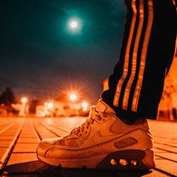 unpaired white Nike Airmax shoe