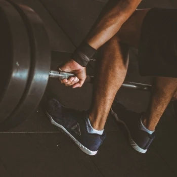 Man doing deadlifts