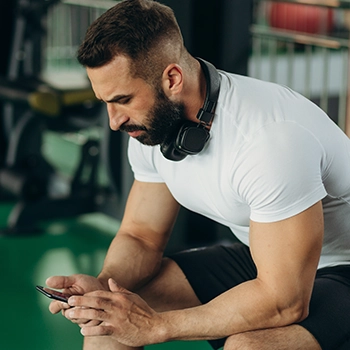 A man sitting in the gym looking to buy Transparent Labs Magnesium Bisglycinate
