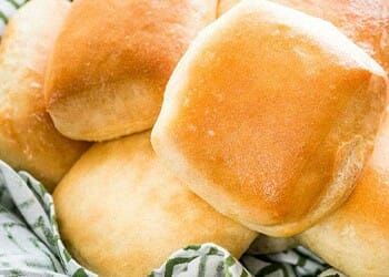 Texas Roadhouse's rolls close up image