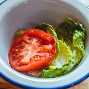 bowl full of tomato and cabbage