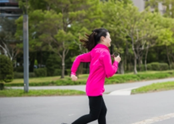 A woman doing morning runs