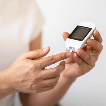 woman using a glucose meter