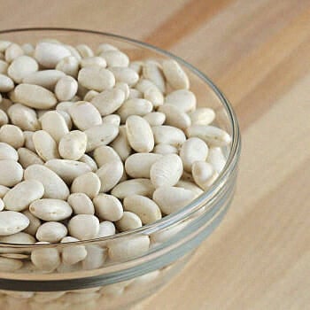 White kidney beans on a bowl