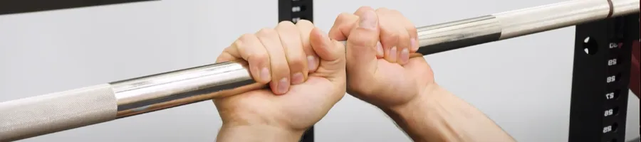 Close grip bench press mistake, hands touching