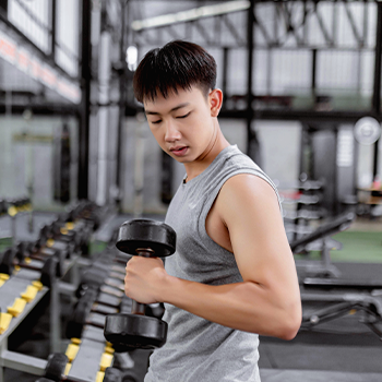 man using dumbbells