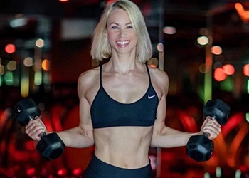 A woman lifting two dumbbells