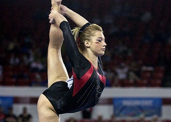 A gymnast performance lifting her legs upwards