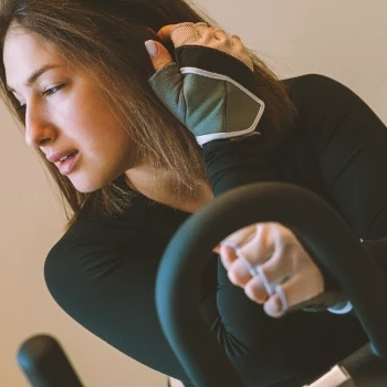 Woman on the gym feeling cold