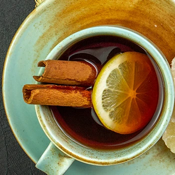 A drink that consists of honey, cinnamon and lemon