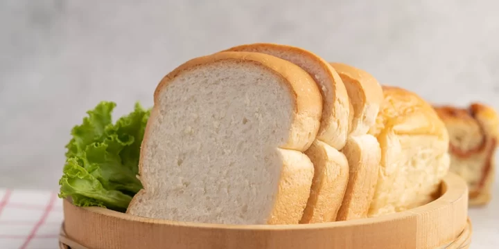 Sliced bread on wide plate