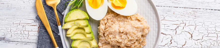Healthy avocado, egg and cereal breakfast