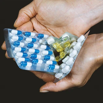A person holding a bunch of nootropic pills for stress