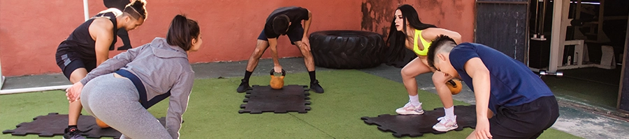 Kettlebell workout routine with circle of friends