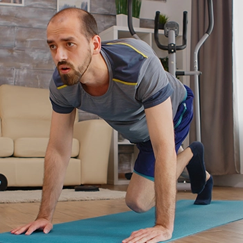 A person doing mountain climbers indoors