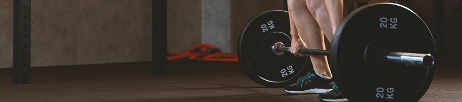 A woman doing bicep workouts with a barbell