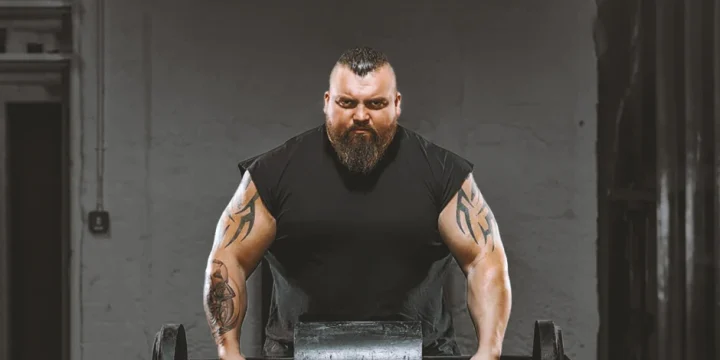 Eddie Hall working out his shoulders in the gym