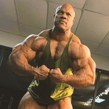 Phil Heath flexing his muscles
