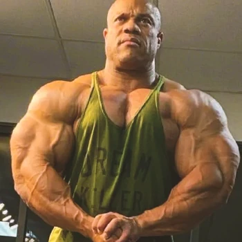 Phil Heath flexing in the gym