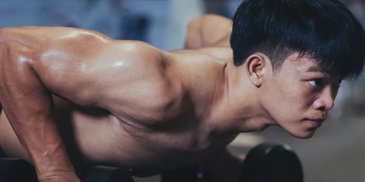 Man performing Delt workout exercise