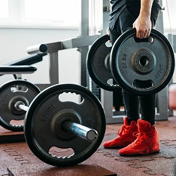 An intermediate lifter holding some weight plates