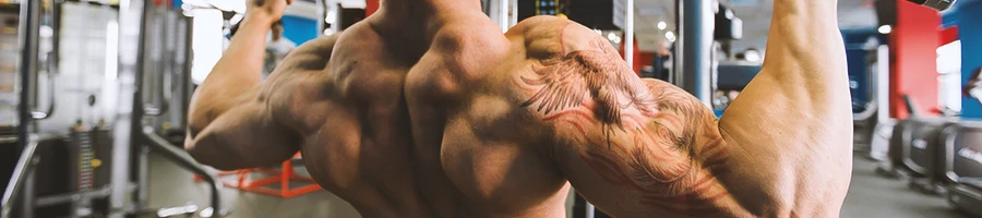 A person training his muscles with lat pulldowns