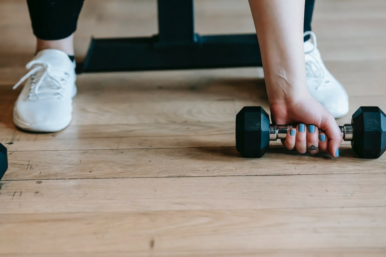 Woman lifting a dumbbell