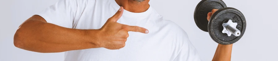 Andy Galpin pointing to a dumbbell