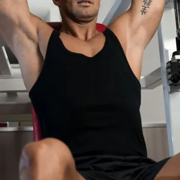 Close up of a man exercising his core