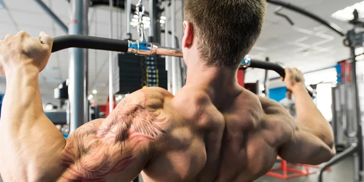 Person doing standing lat pulldown