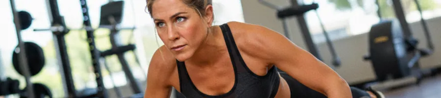 Jennifer doing a workout in the gym