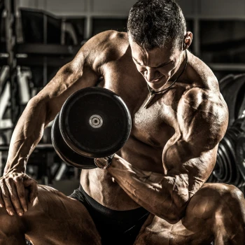 A guy in the gym doing bicep curls